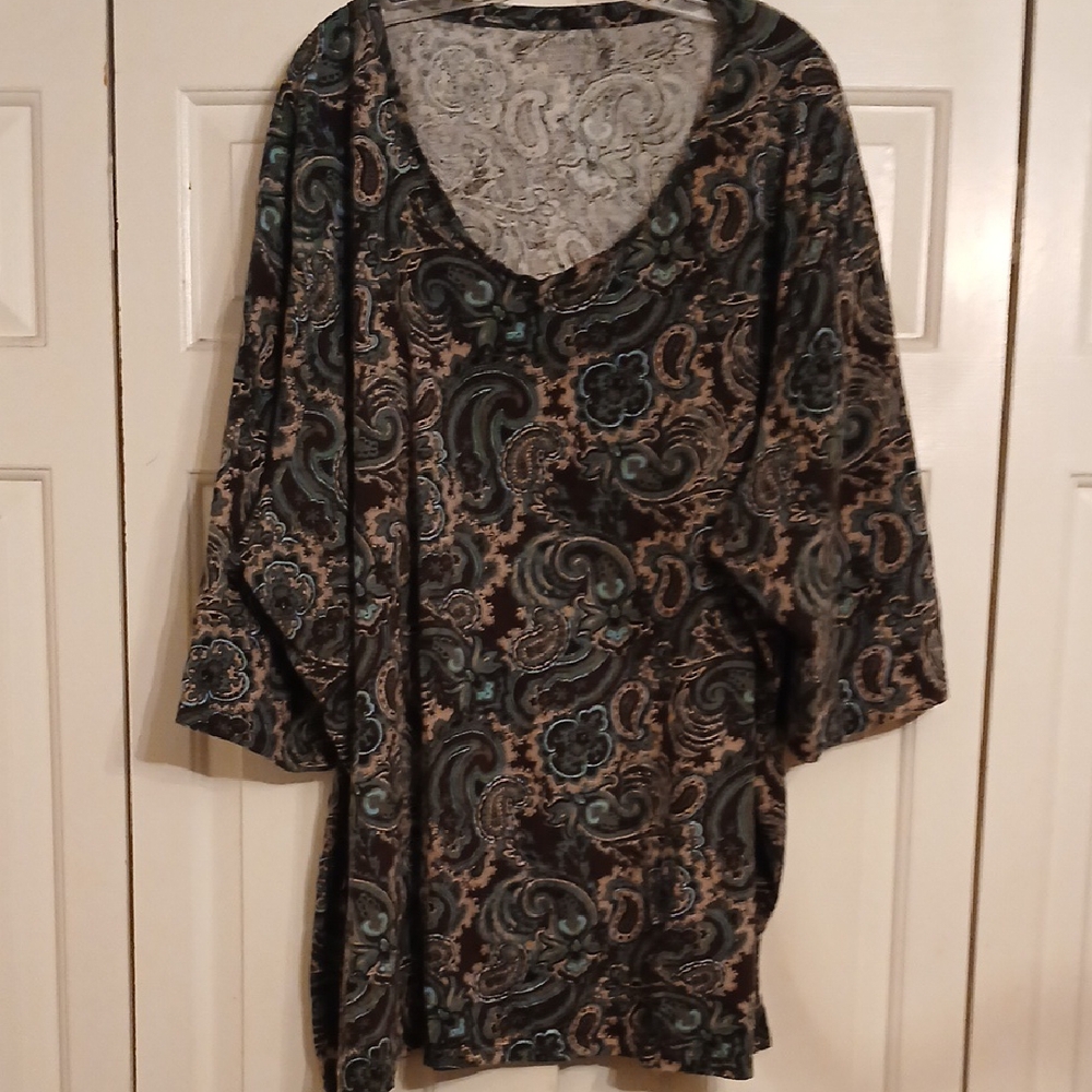 Catherines Paisley Easy Fit Tee in Black and Tan